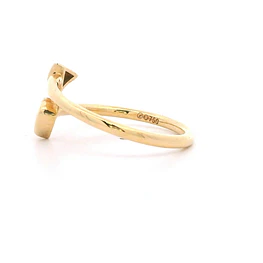Anillo De Oro Amarillo 18K Corazón Y Flecha Con Abertura Central
