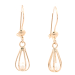 Aros de Oro Amarillo 18K Canasto Colgante con 1perla y Gancho Hippie con Seguridad