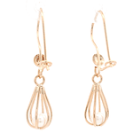 Aros de Oro Amarillo 18K Canasto Colgante con 1perla y Gancho Hippie con Seguridad