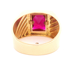 Anillo de Oro Amarillo 14K Sello Rectangular con 1 Piedra Fucsia