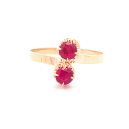 Anillo de Oro Amarillo 18K con Piedra Fucsia