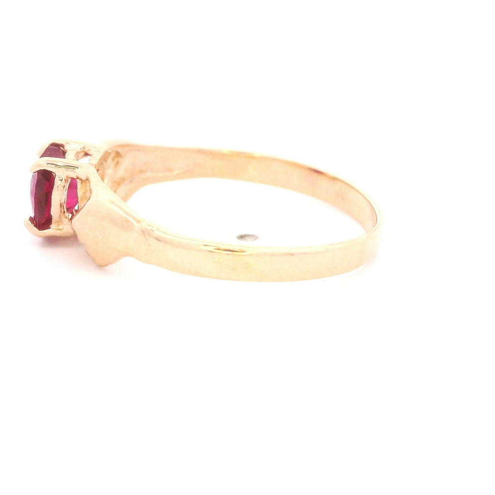 Anillo de Oro Amarillo 18K con Piedra Fucsia
