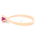 Anillo de Oro Amarillo 18K Solitario con Piedra Fucsia