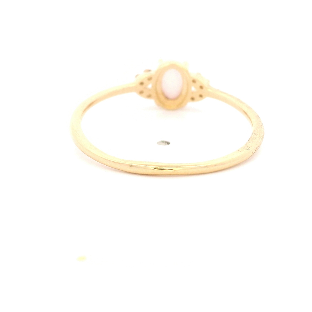 Anillo de Oro Amarillo 18K Ovalado con Ópalo