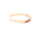 Anillo de Oro Amarillo 18K Cintillo con Piedra Fucsia