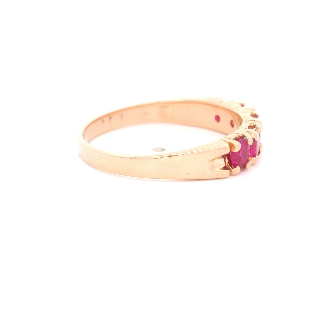 Anillo de Oro Amarillo 18K Cintillo con Piedra Fucsia