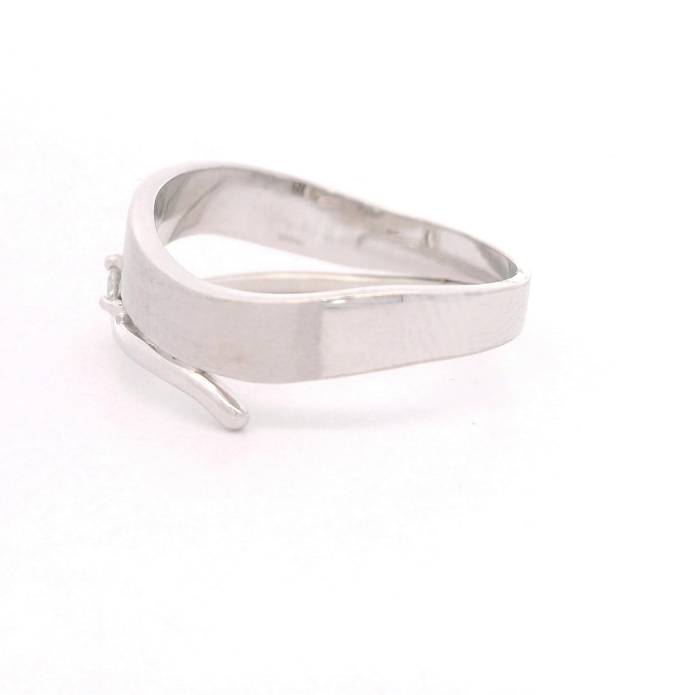 Anillo de Oro Blanco 18K Calado con Diamante