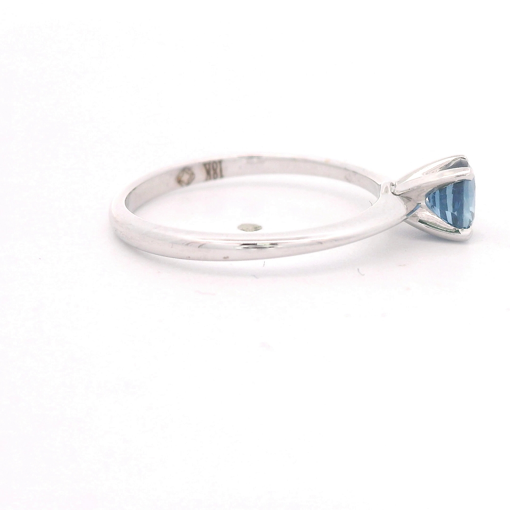 Anillo de Oro Blanco 18K Solitario con Zafiro