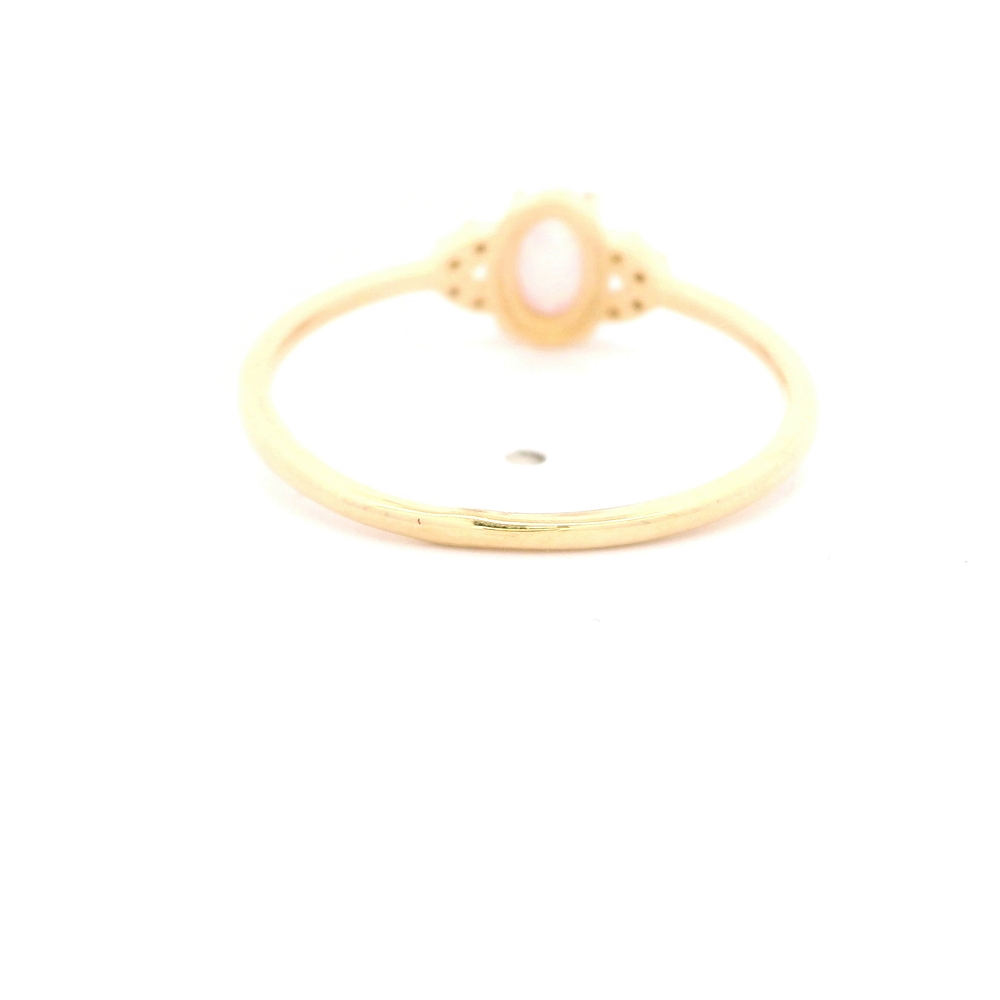 Anillo de Oro Amarillo 18K Ovalado con Ópalo