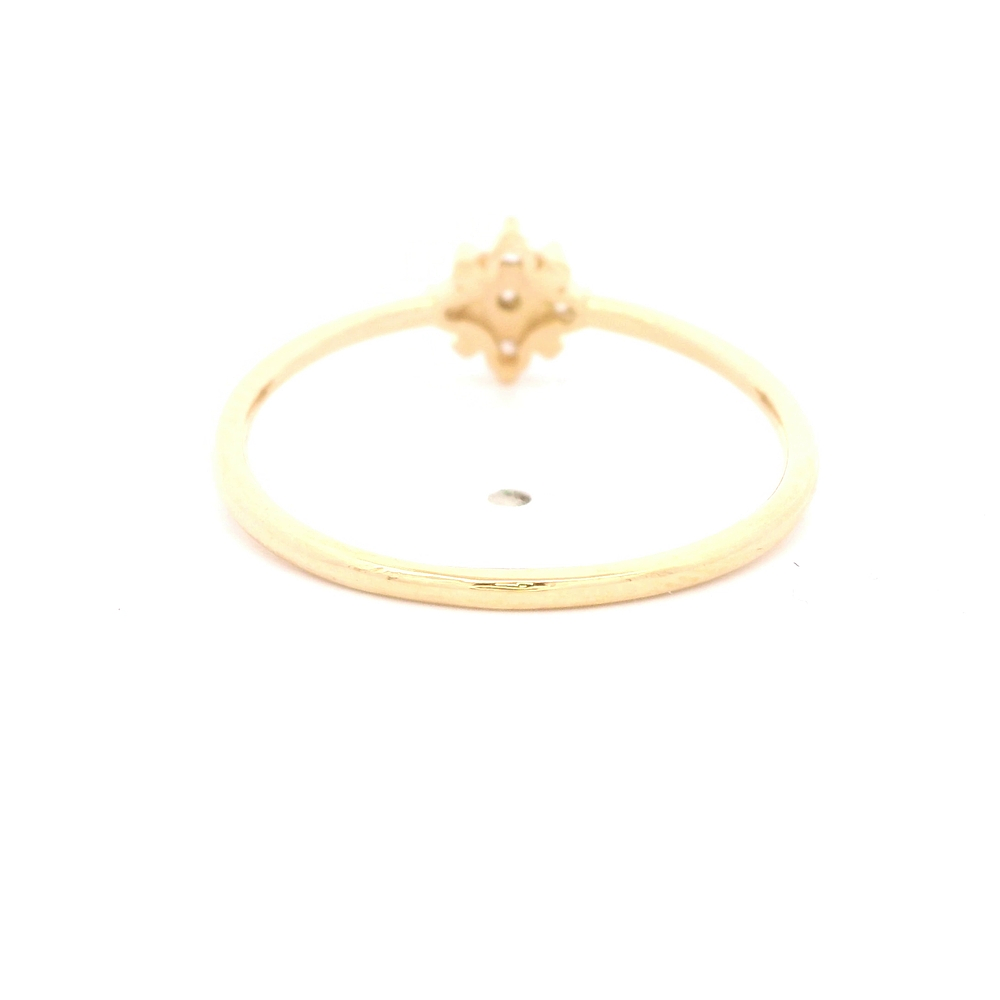 Anillo de Oro Amarillo 18K Flor con Diamante