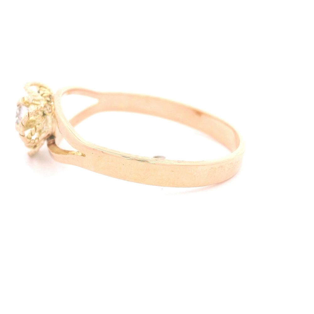 Anillo de Oro Amarillo 18K Flor con Diamante