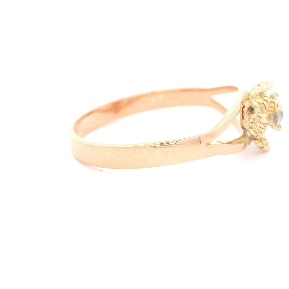 Anillo de Oro Amarillo 18K Flor con Diamante
