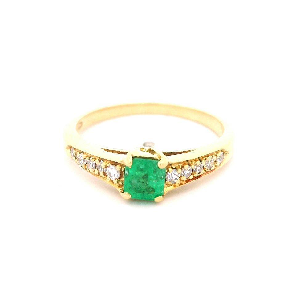 Anillo de Oro Amarillo 18K Solitario Cintillo con Diamantes y Esmeralda