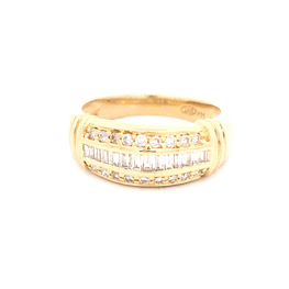 Anillo de Oro Amarillo 14K Bombé con Diamantes Baguette