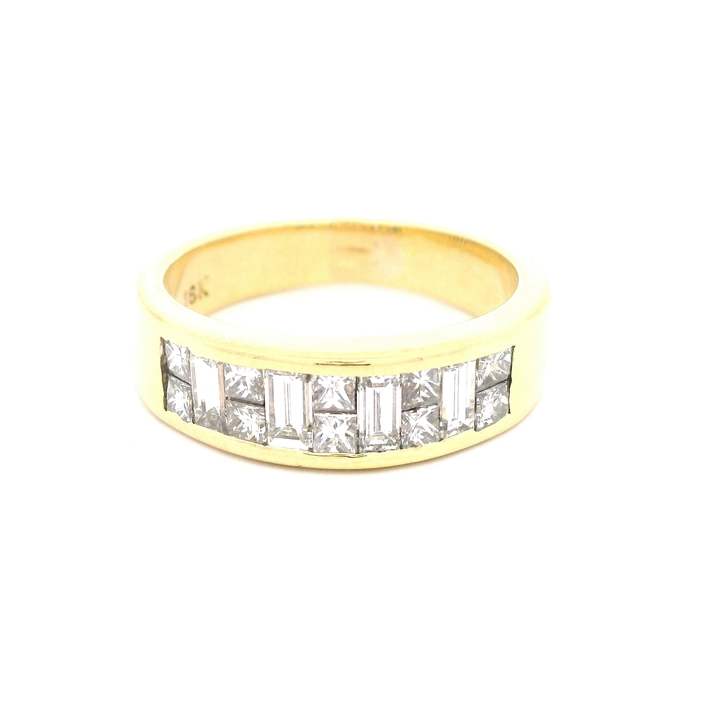 Anillo de Oro Amarillo 18K Cintillo con Diamantes Baguette