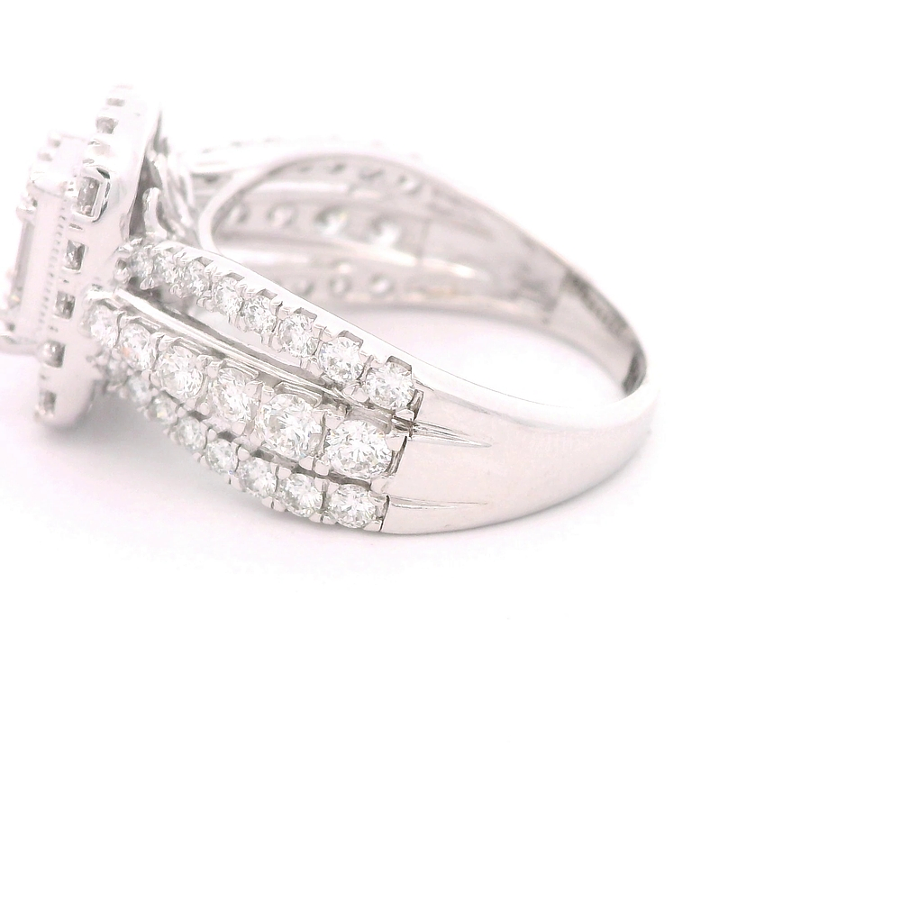 Anillo de Oro Amarillo 14K Redondo Calado con Diamantes Baguette