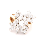 Anillo de Oro Amarillo 14K Flor Calado con Diamantes