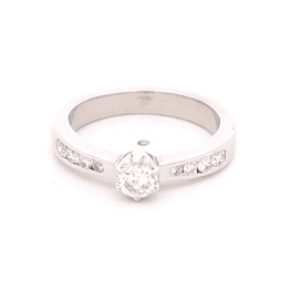 Anillo de Oro Amarillo 18K Solitario Cintillo con Diamantes