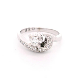 Anillo de Oro Amarillo 14K Ondulado Rodinado con Diamantes