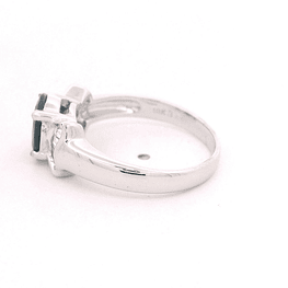 Anillo de Oro Amarillo 18K Oval con Diamantes Baguette y Zafiro