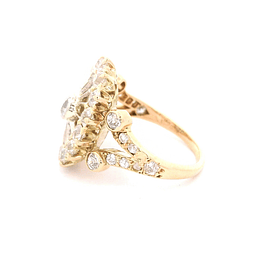 Anillo de Oro Amarillo 14K Oval con Diamantes