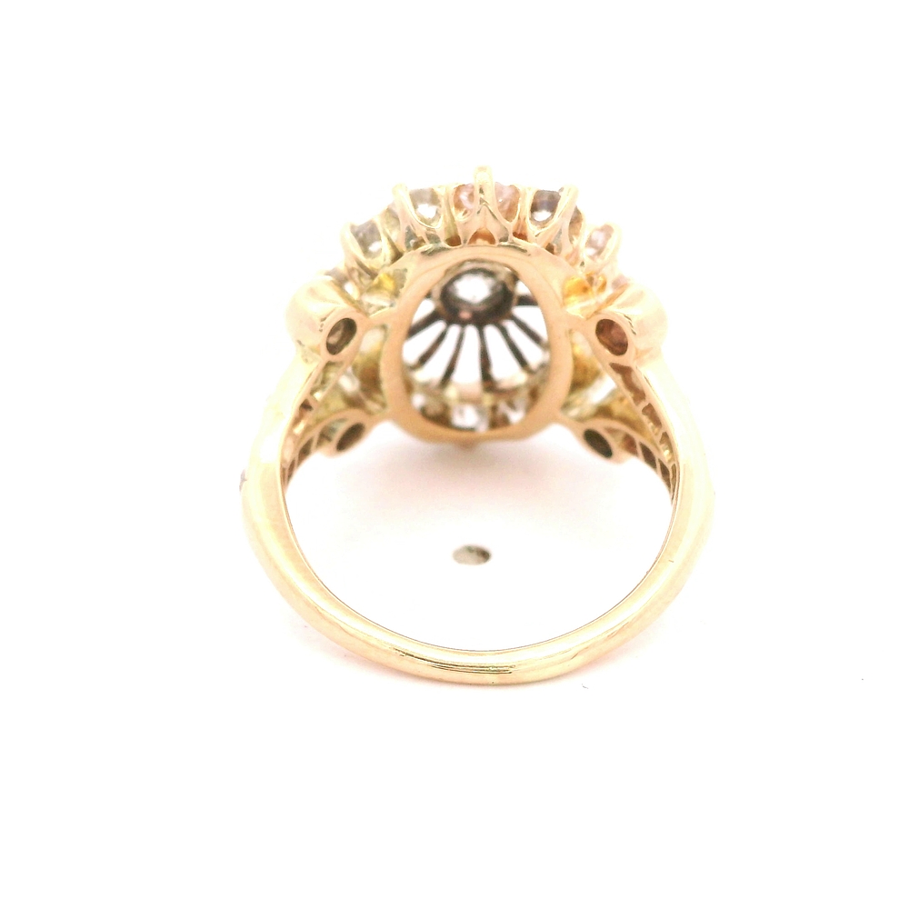 Anillo de Oro Amarillo 14K Oval con Diamantes