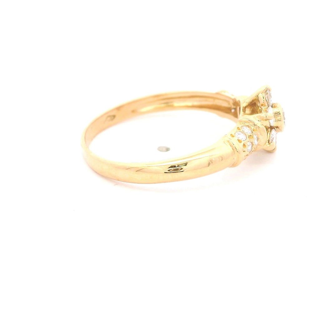 Anillo de Oro Amarillo 18K Flor con Diamantes
