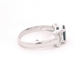 Anillo de Oro Amarillo 18K Oval con Diamantes Baguette y Zafiro