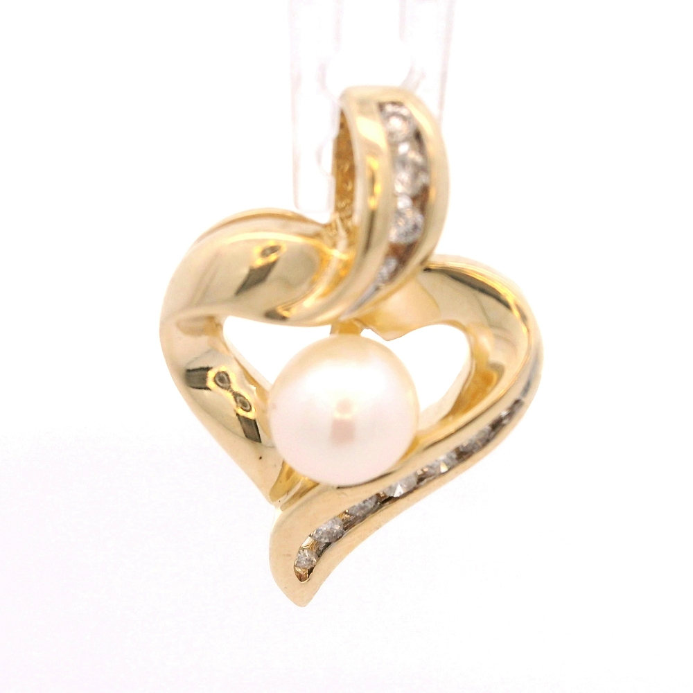 Colgante de Oro Amarillo 14K Corazón con Diamantes y Perla