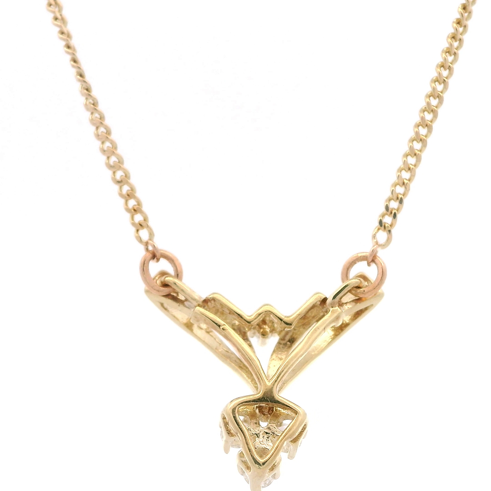 Cadena Gargantilla de Oro Amarillo 18K Barbada con Dije Triangular de Diamantes