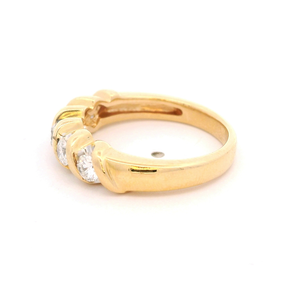 Anillo de Oro Amarillo 18K Cintillo con 5 Diamantes