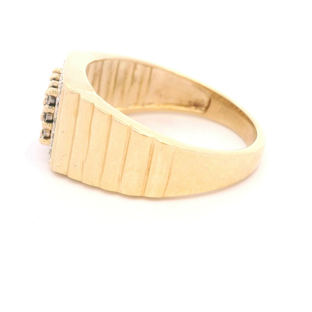 Anillo de Oro Amarillo 10K Sello con 27 Diamantes