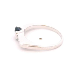 Anillo de Oro Blanco 18K Cintillo Solitario Pavé con Zafiro y Diamantes
