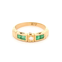 Anillo de Oro Amarillo 18K Cintillo con Esmeraldas y Diamante