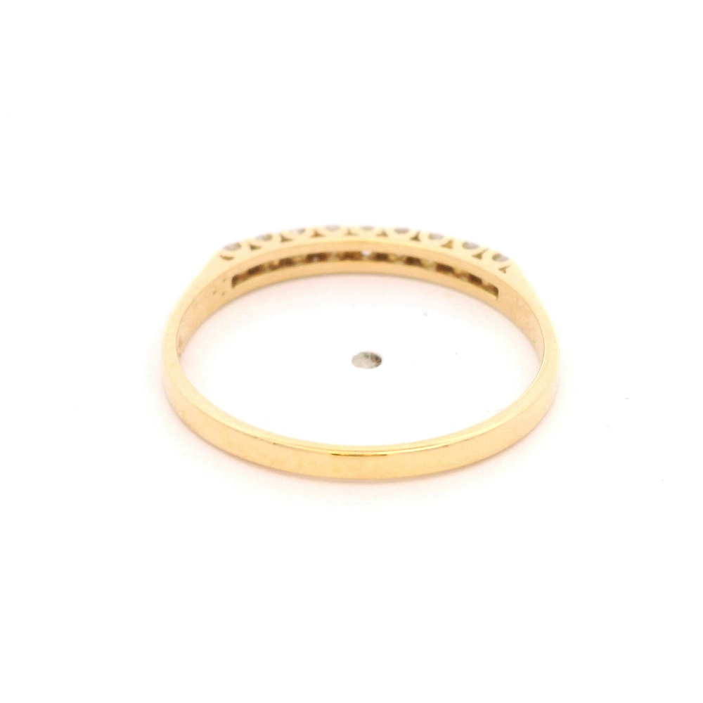 Anillo de Oro Amarillo 18K Cintillo con 9 Diamantes