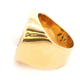 Anillo de Oro Amarillo 18K Sello Circular con Perla y 18 Diamantes