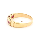 Anillo de Oro Amarillo 18K Cintillo con Rubíes y Diamante
