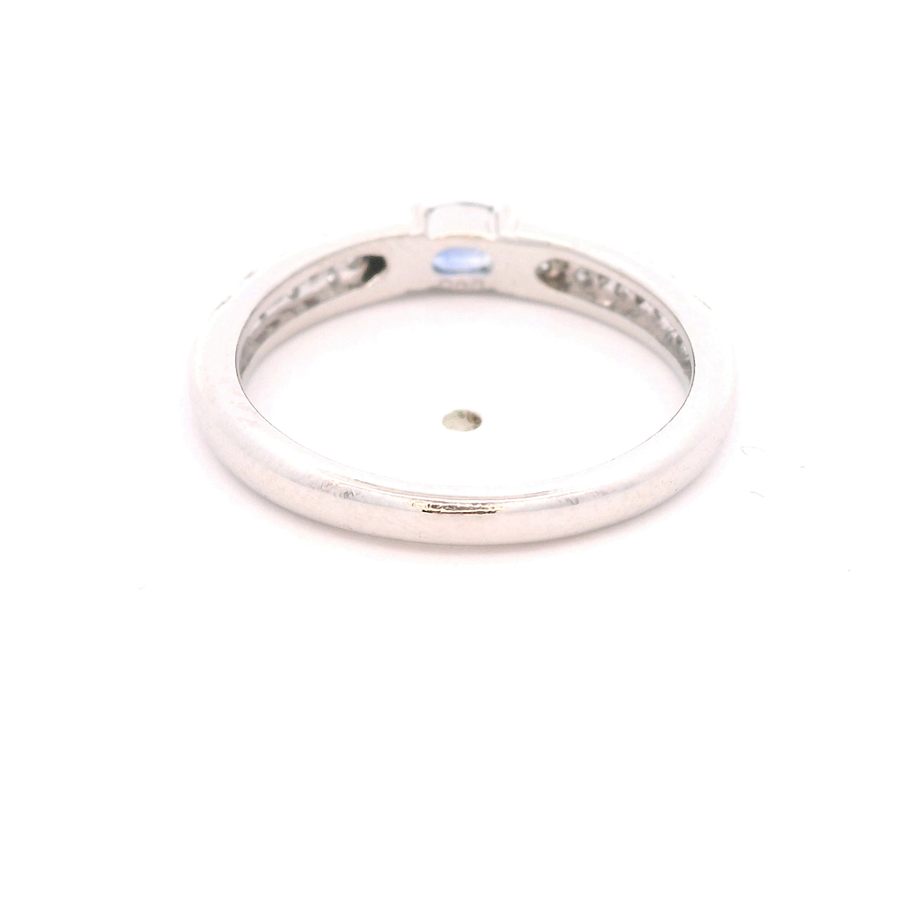 Anillo de Oro Blanco 18K Solitario Pavé con Zafiro y 30 Diamantes