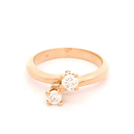 Anillo de Oro Amarillo 18K Tu y Yo con 2 Diamantes 0,13 ct