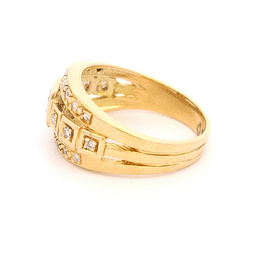 Anillo de Oro Amarillo 18K Bombé Calado con 28 Diamantes