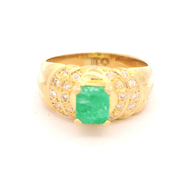 Anillo de Oro Amarillo 18K Solitario Bombé con Esmeralda y Diamantes