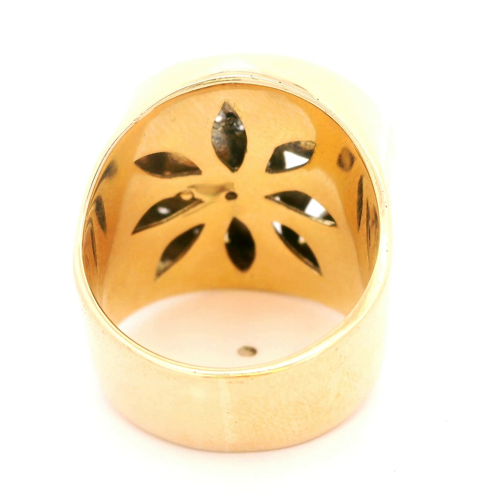 Anillo de Oro Amarillo 18K Sello Circular con Perla y 18 Diamantes