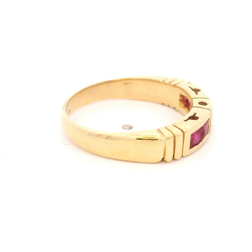 Anillo de Oro Amarillo 18K Cintillo con Rubíes y Diamante