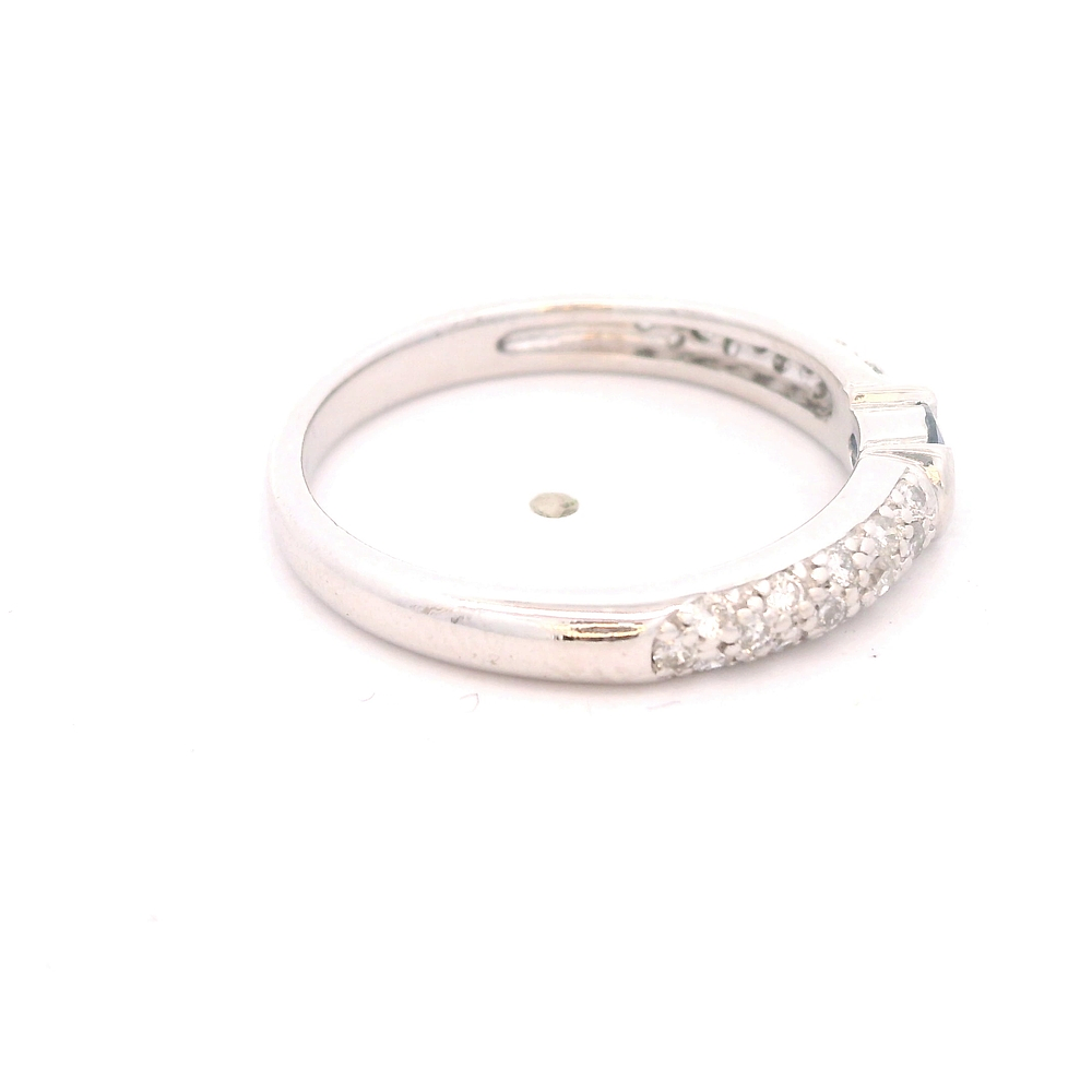 Anillo de Oro Blanco 18K Solitario Pavé con Zafiro y 30 Diamantes