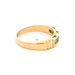 Anillo de Oro Amarillo 18K Cintillo con Esmeraldas y Diamante