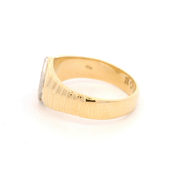 Anillo de Oro Amarillo y Blanco 18K Sello Rombo con Diamantes