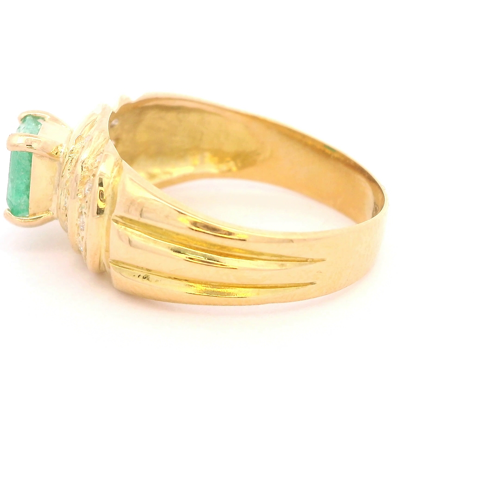 Anillo de Oro Amarillo 18K Solitario Bombé con Esmeralda y Diamantes