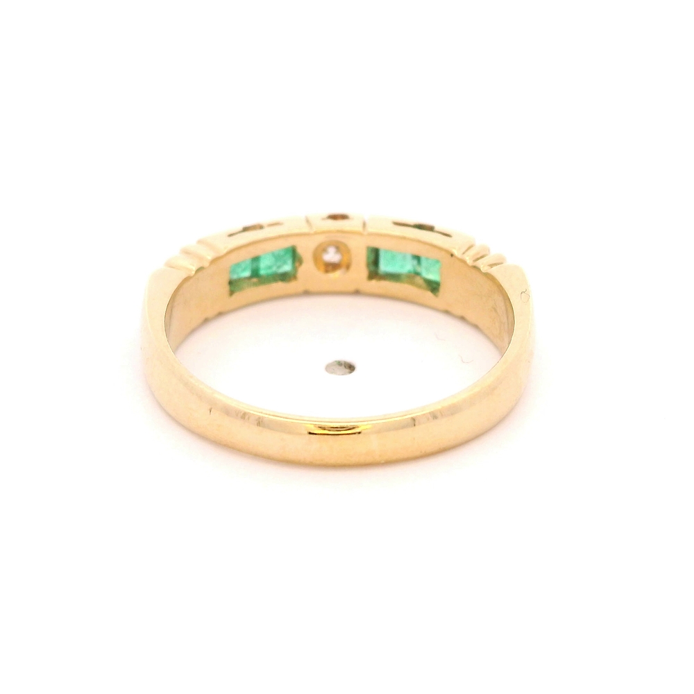 Anillo de Oro Amarillo 18K Cintillo con Esmeraldas y Diamante