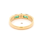 Anillo de Oro Amarillo 18K Cintillo con Esmeraldas y Diamante