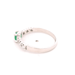 Anillo de Oro Blanco 18K Solitario Pavé Rodinado con Diamantes y Piedra Verde
